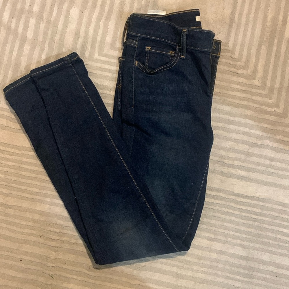 Levi’s dark wash 721 skinny jeans size 26